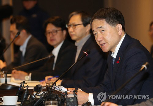 박능후 보건복지부 장관이 16일 오전 서울 중구 플라자호텔에서 개최된 '2019년도 제1차 국민연금기금운용위원회'에서 인사말을 하고 있다.연합뉴스